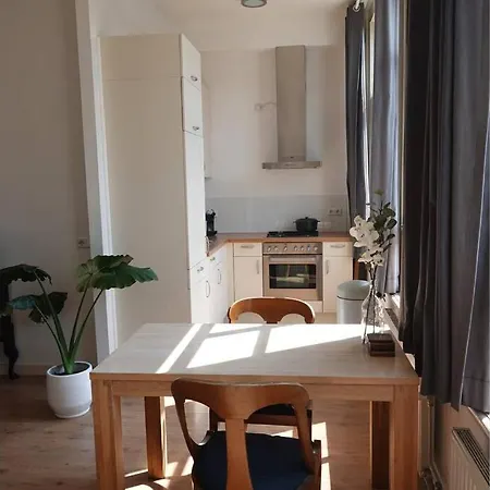 Volledig Appartement Nabij Vele Voorzieningen! *