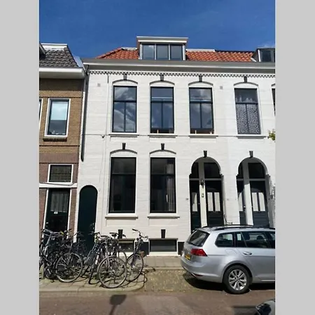 דירה Volledig Appartement Nabij Vele Voorzieningen!