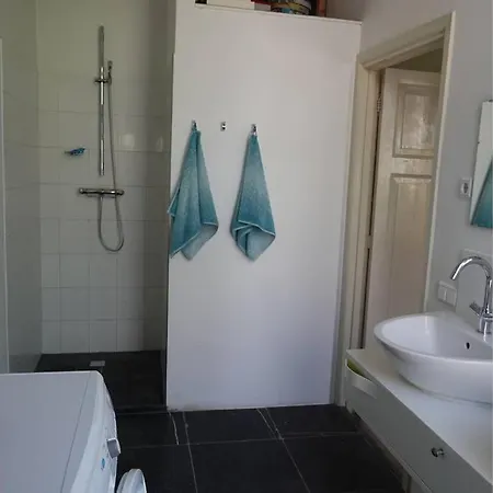 Volledig Appartement Nabij Vele Voorzieningen! דירה *